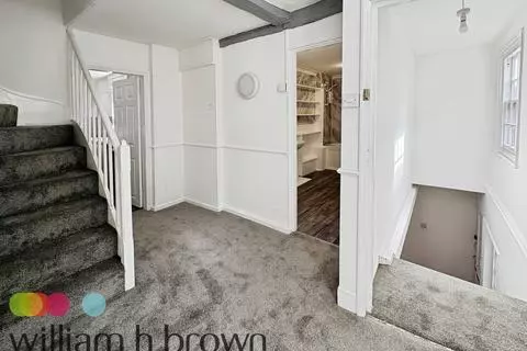 4 bedroom maisonette to rent - View 2