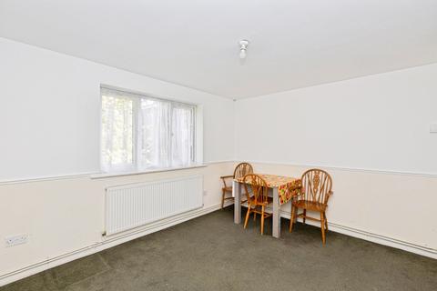 1 bedroom flat for sale, Thant Close, London, E10