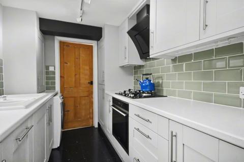 2 bedroom house for sale, Stoughton Road, Guildford