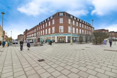 2 bedroom apartment to rent, Stonehills, Welwyn Garden City AL8