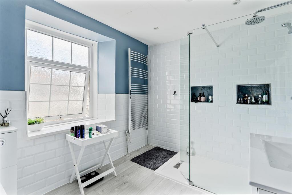 Bathroom (14).jpg