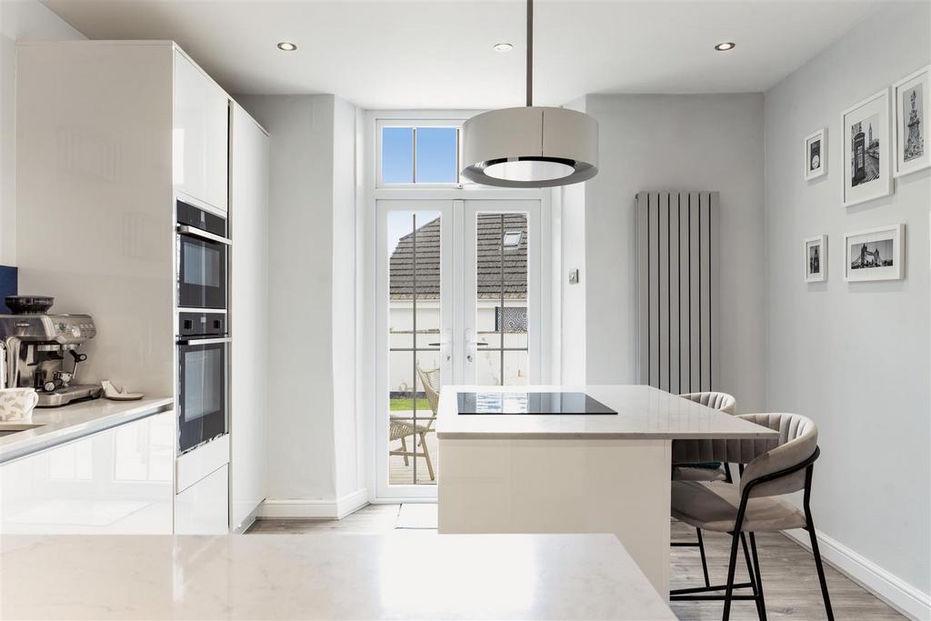 Kitchen 3 (5).jpg