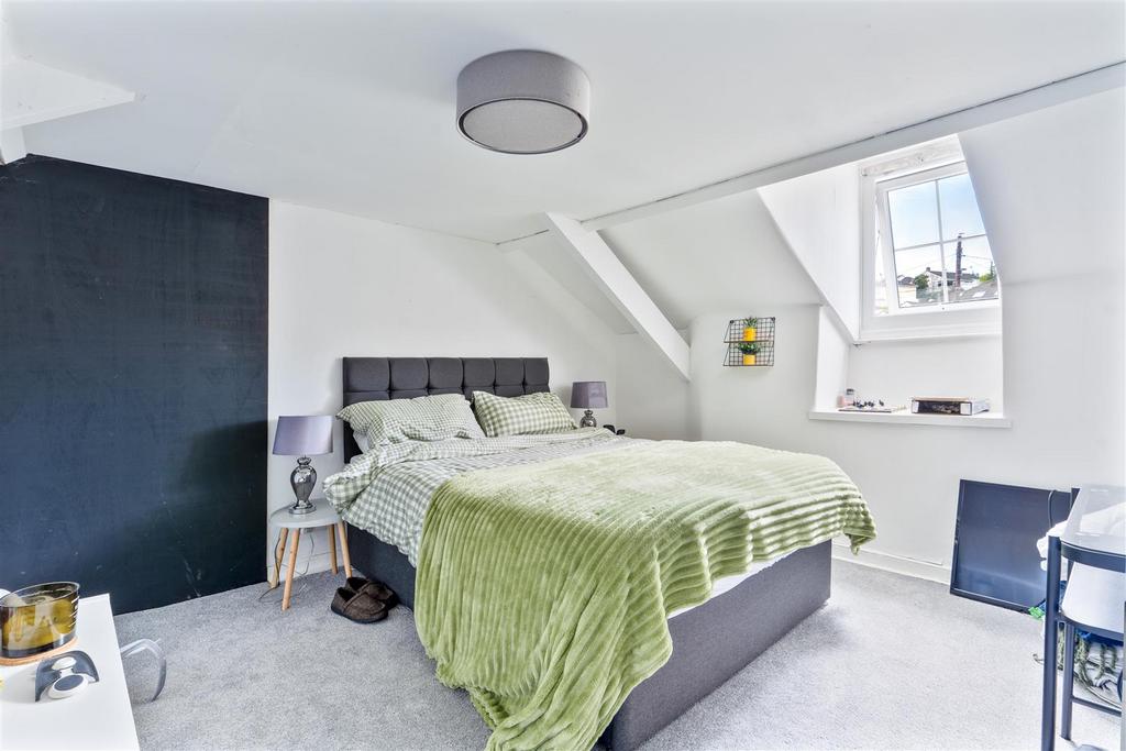 Bedroom 4 (8).jpg