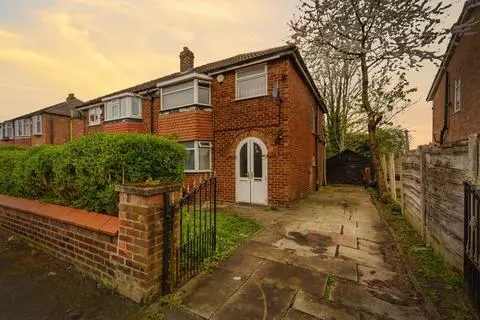 3 bedroom semi-detached house for sale,