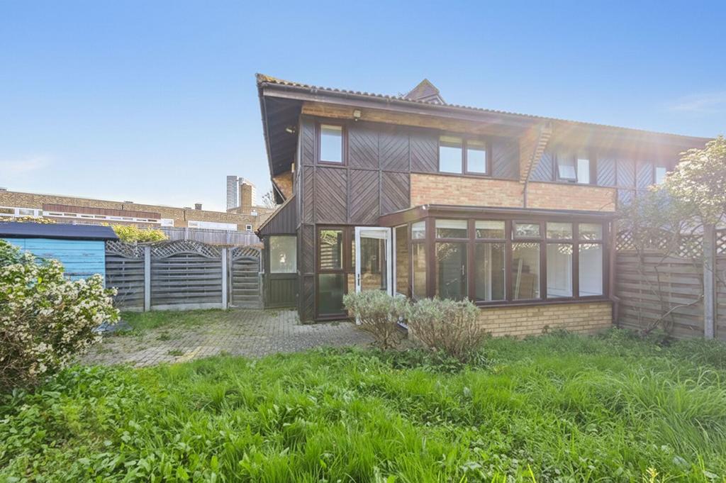 Detached house exterior, garden