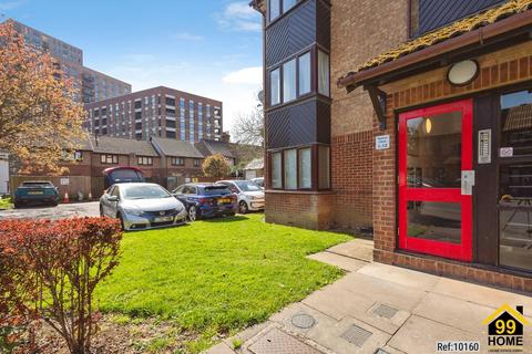 Studio to rent, Pasteur Close, London, NW9
