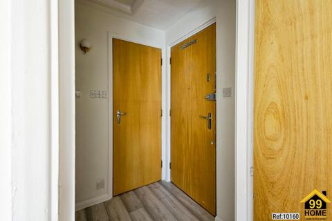 Studio to rent, Pasteur Close, London, NW9