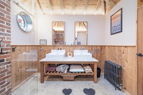 1 bedroom barn conversion to rent, The Stables, The Old Barn, Chipperfield, WD4