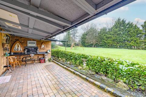 1 bedroom barn conversion to rent, The Stables, The Old Barn, Chipperfield, WD4