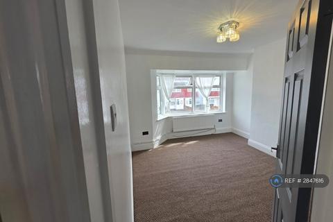 2 bedroom maisonette to rent, St Marks Avenue, Gravesend, DA11