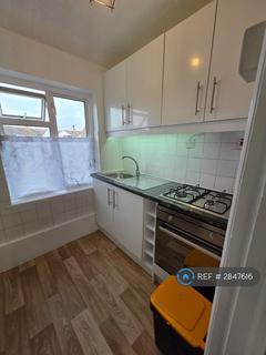 2 bedroom maisonette to rent, St Marks Avenue, Gravesend, DA11