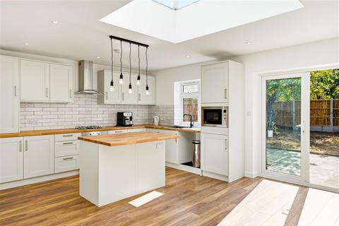 2 bedroom semi-detached bungalow for sale, Chatsworth Road, Dartford