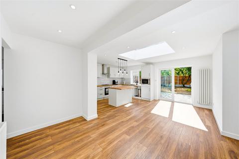 2 bedroom semi-detached bungalow for sale, Chatsworth Road, Dartford