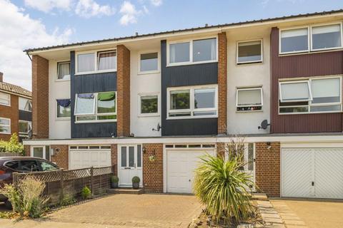Jillian Close, Hampton TW12