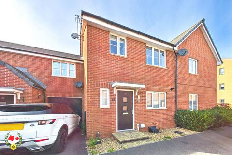 Terraced house - Hawthorn Close, Hardwicke, Gloucester, GL2