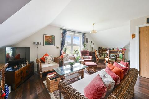 2 bedroom flat for sale, Richmond Crescent, Epsom