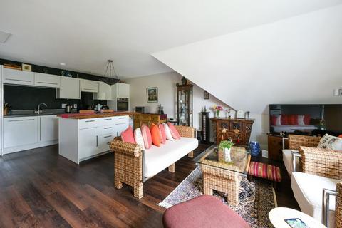 2 bedroom flat for sale, Richmond Crescent, Epsom