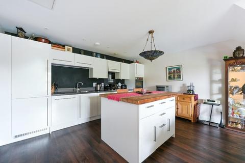 2 bedroom flat for sale, Richmond Crescent, Epsom