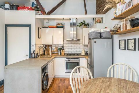 2 bedroom flat for sale, Concanon Road, London SW2