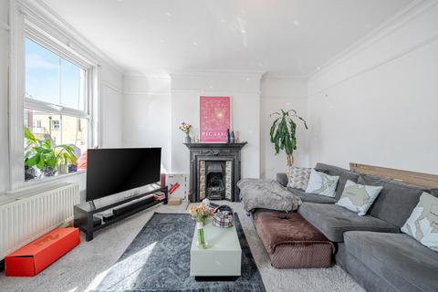 2 bedroom flat for sale, North Street, Clapham, London, SW4