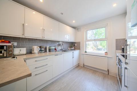 2 bedroom flat for sale, North Street, Clapham, London, SW4