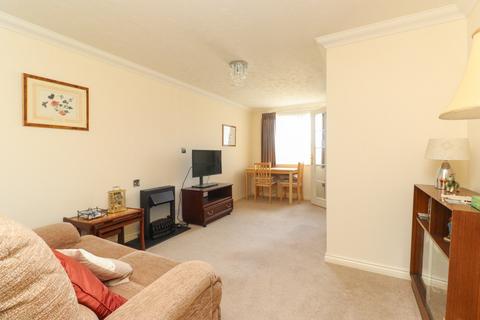 2 bedroom retirement property for sale, Beach Avenue, Birchington, Kent, CT7