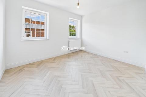 2 bedroom apartment to rent, High Street, Edgware