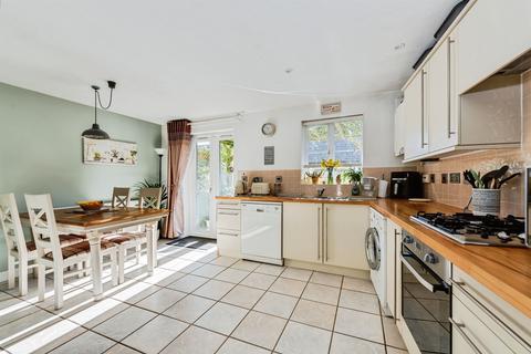 3 bedroom terraced house for sale, Cedar Road, Carterton