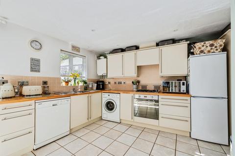 3 bedroom terraced house for sale, Cedar Road, Carterton