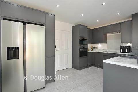 3 bedroom semi-detached house for sale, Maple Lane, Wickford SS11