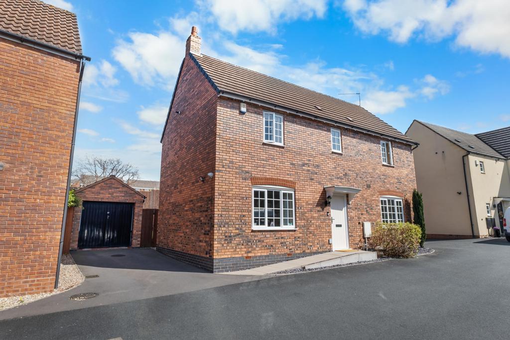 Garrick Road, Bromsgrove B60 2TH 4 bed detached house for sale - £450,000