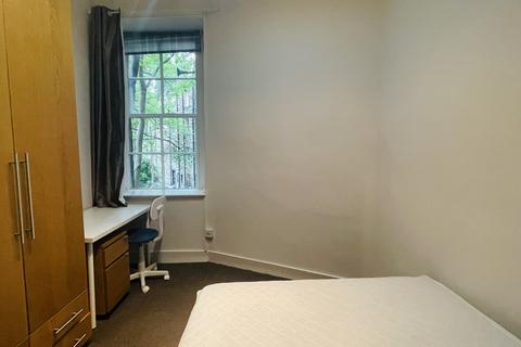 2 bedroom flat to rent, Brougham Street, Meadows EH3