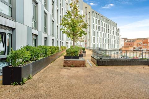 1 bedroom apartment for sale, Queensway, Redhill