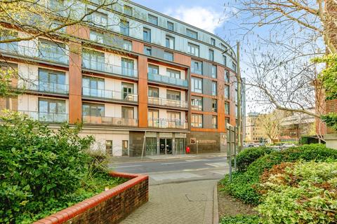 1 bedroom apartment for sale, Queensway, Redhill