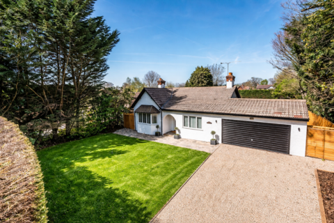 2 bedroom detached bungalow for sale, Lower Road Fetcham KT22