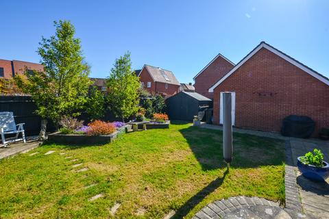 4 bedroom detached house for sale, Berkley Avenue, Hailsham, East Sussex, BN27