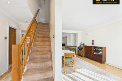 3 bedroom bungalow for sale, Fairacres Close, Potters Bar
