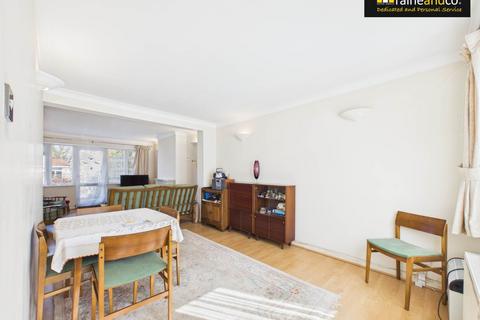 3 bedroom bungalow for sale, Fairacres Close, Potters Bar