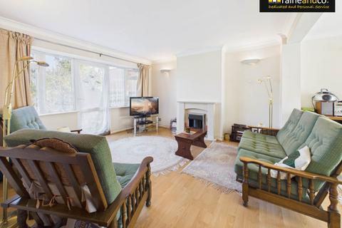 3 bedroom bungalow for sale, Fairacres Close, Potters Bar