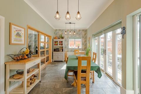4 bedroom semi-detached house for sale, Shrubbery Street, Kidderminster, Kidderminster, DY10