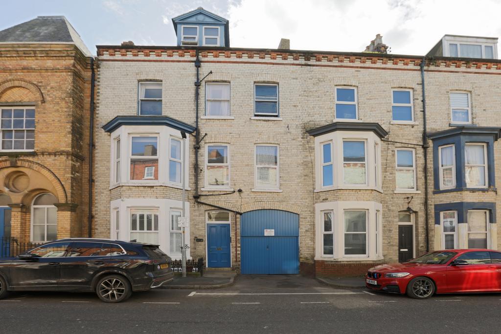 3 bedroom flat for sale