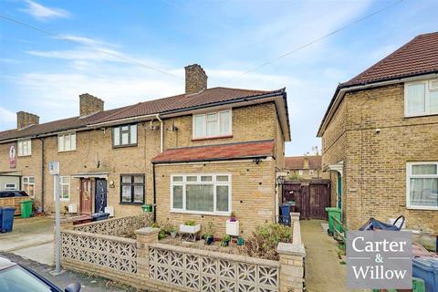 2 bedroom end of terrace house to rent, Bonham Road, Essex