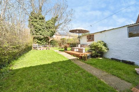 3 bedroom semi-detached house for sale, Queensway, Yeadon, LEEDS