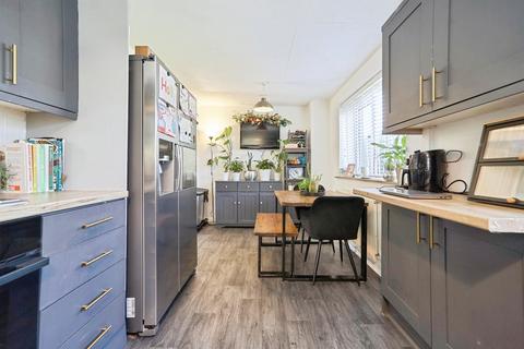 3 bedroom semi-detached house for sale, Queensway, Yeadon, LEEDS