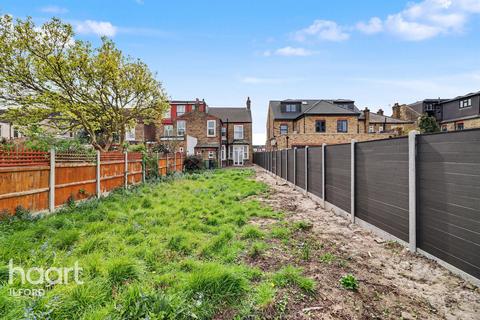 4 bedroom semi-detached house for sale, Coventry Road, Ilford