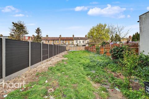4 bedroom semi-detached house for sale, Coventry Road, Ilford