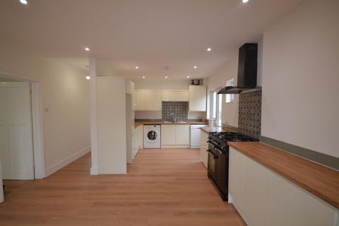 2 bedroom bungalow to rent, Oakroyd Avenue, CM6