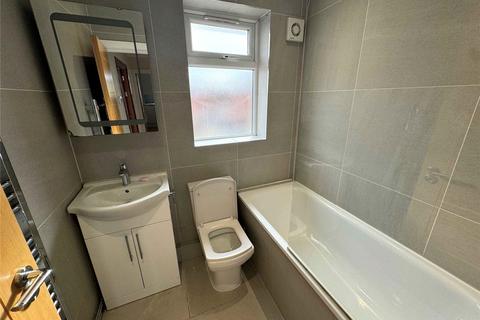 4 bedroom apartment to rent, Cotswold Gardens, London, NW2