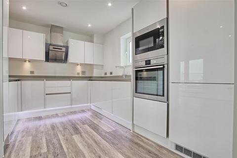 2 bedroom flat for sale, Newmarket Road, Cambridge