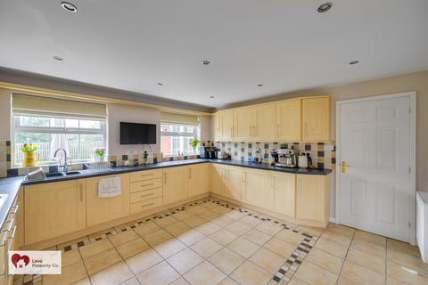 5 bedroom detached house for sale, Moorfield Avenue, Knowle B93